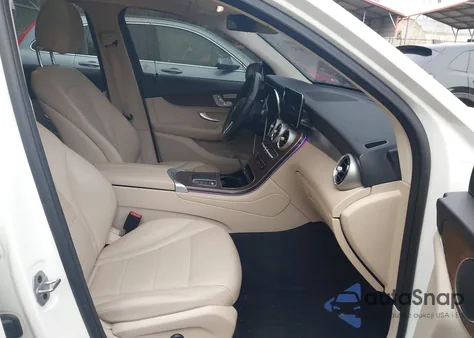 2022 Mercedes-Benz Glc 300 4Matic Suv z USA, uszkodzony, nr VIN W1N0G8EB8NV373035